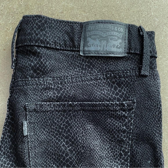 Levi’s  snake print jeans - Picture 2 of 4